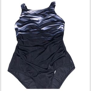 NWOT Reebok one piece two tone snitched waist swimsuit size 8